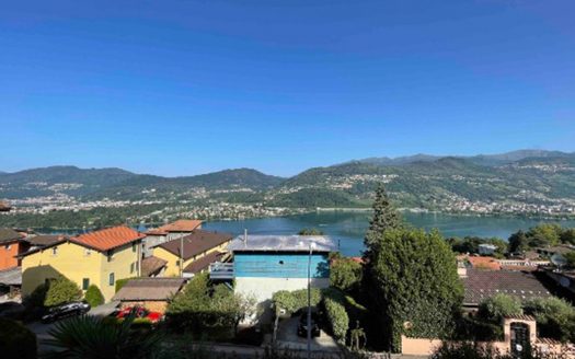 Appartamento rinnovato vista lago con ampio giardino, Rif.: 0381