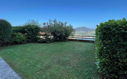 Appartamento rinnovato vista lago con ampio giardino, Rif.: 0381