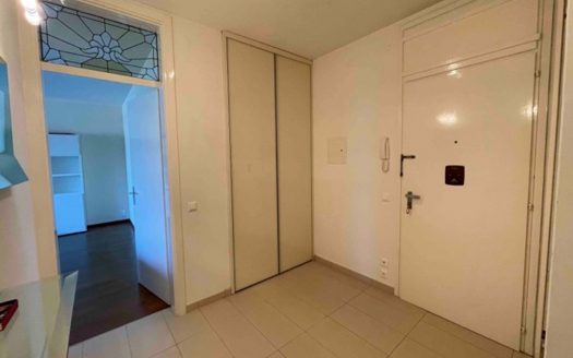 Appartamento rinnovato vista lago con ampio giardino, Rif.: 0381