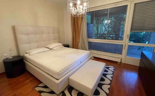 Appartamento rinnovato vista lago con ampio giardino, Rif.: 0381