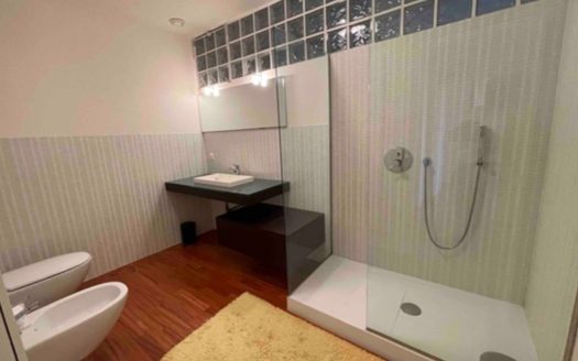 Appartamento rinnovato vista lago con ampio giardino, Rif.: 0381