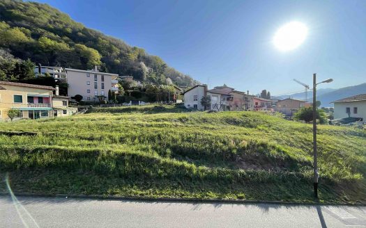 Fondo edificabile R3 m2 1’807 vista lago Rif.: 0388 Ponte Tresa