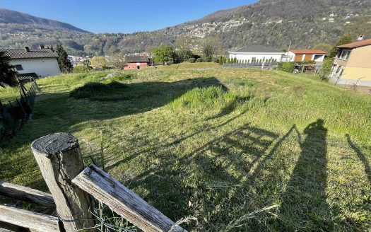 Fondo edificabile R3 m2 1’807 vista lago Rif.: 0388 Ponte Tresa